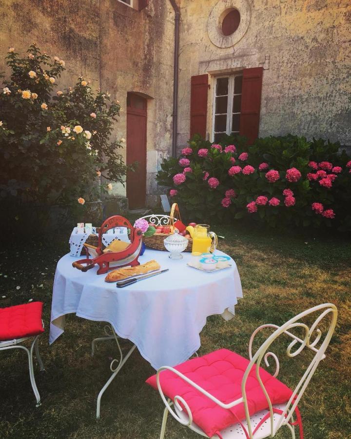 Chateau Le Mejean Pessac-sur-Dordogne Exterior foto
